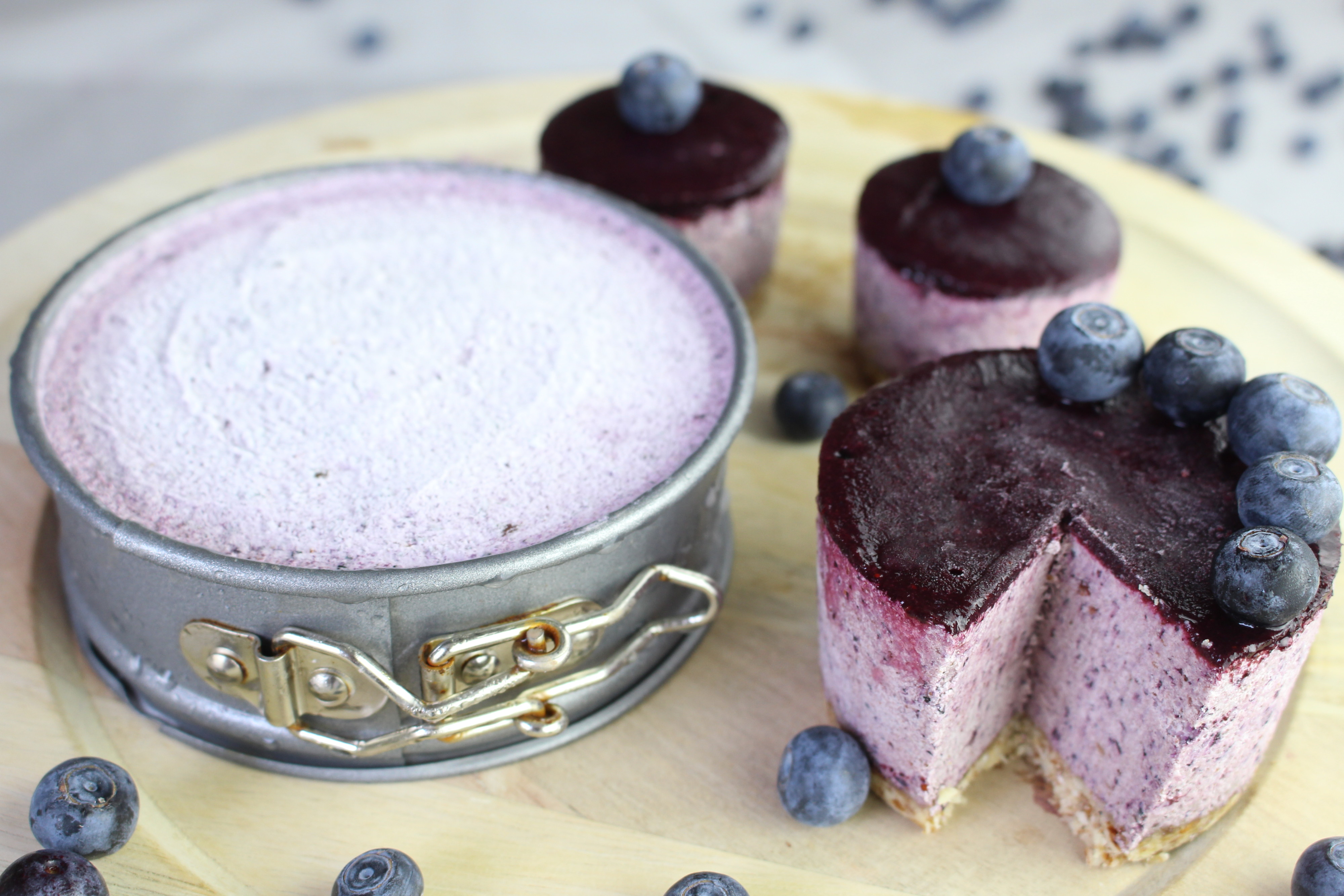 RAW BLUEBERRY CHEESECAKE