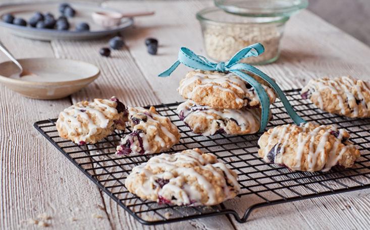 WHITE CHOCOLATE BLUEBERRY OATMEAL COOKIES