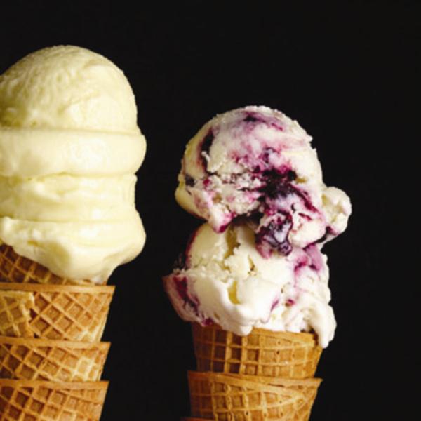 Blueberry-swirl-frozen-yogurt