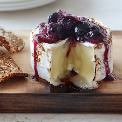 Smoky_Brie_with_Blueberry