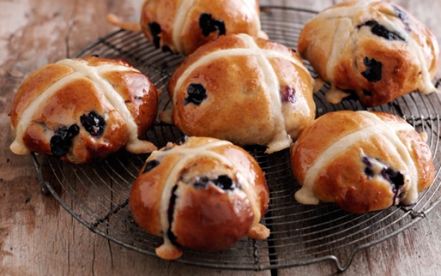 blueberry hot cross buns