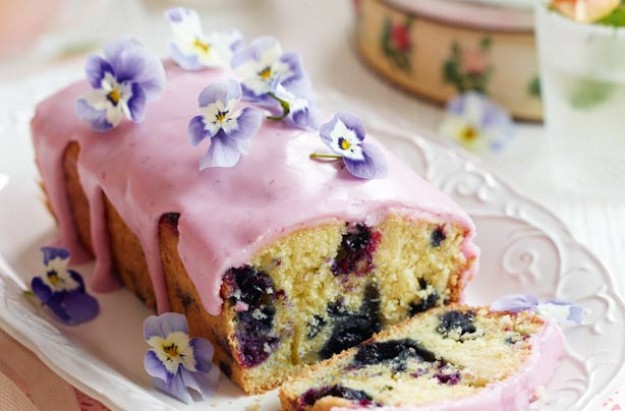 lemon blueberry drizzle cake